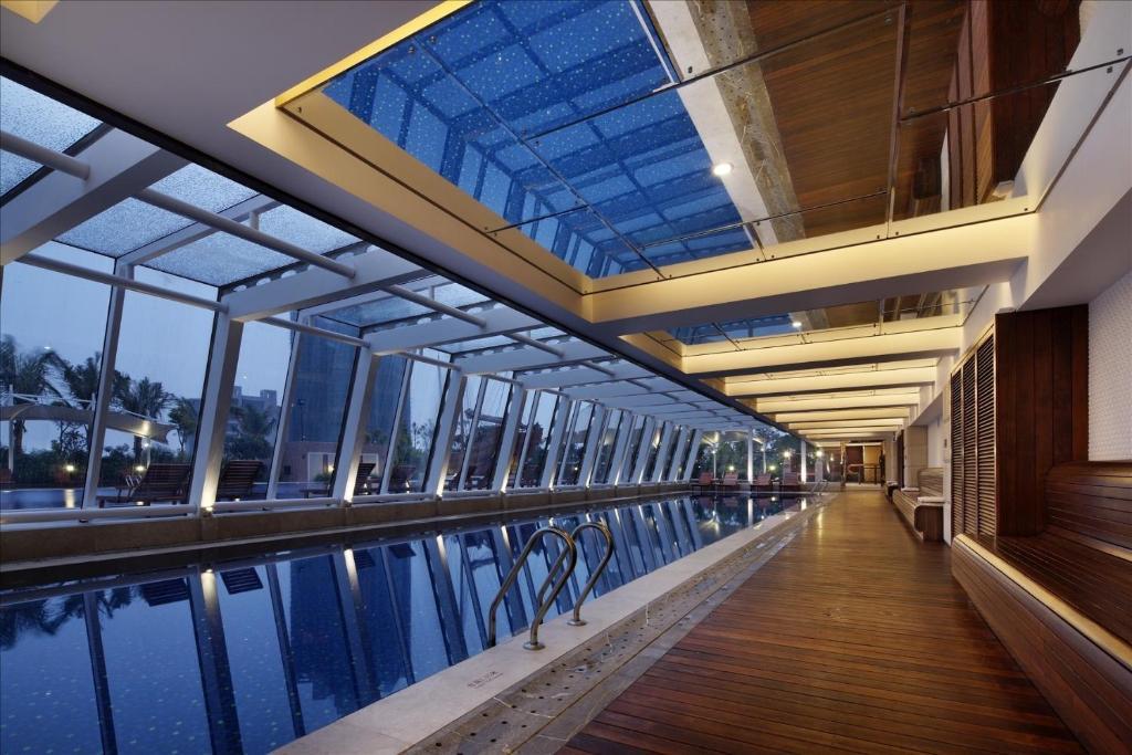 Sovereign Hotel Чжаньцзян Экстерьер фото