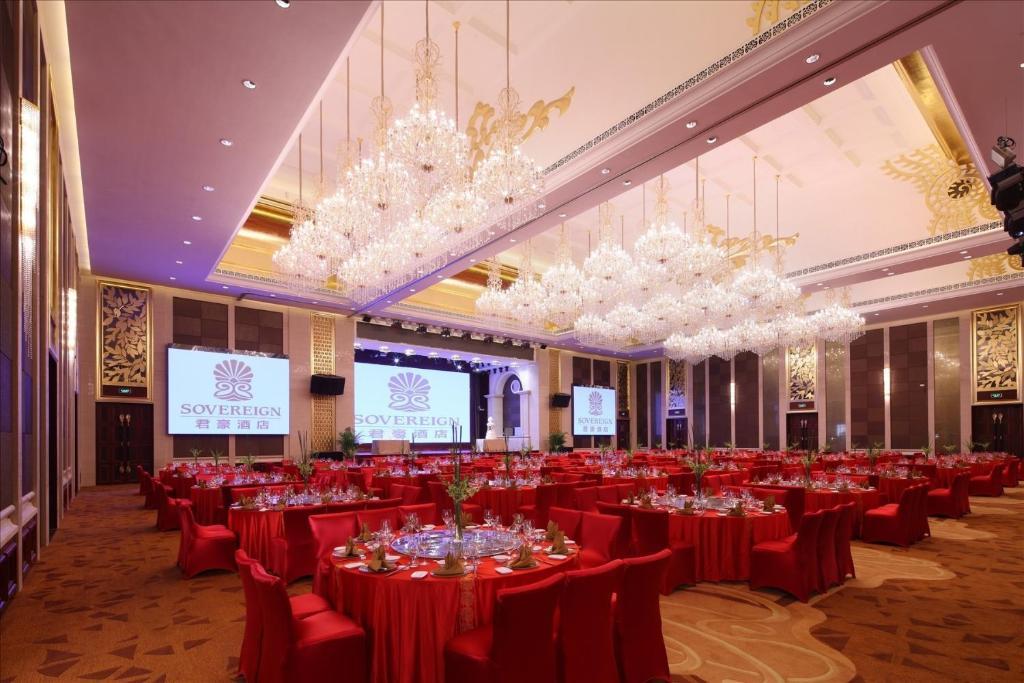 Sovereign Hotel Чжаньцзян Экстерьер фото