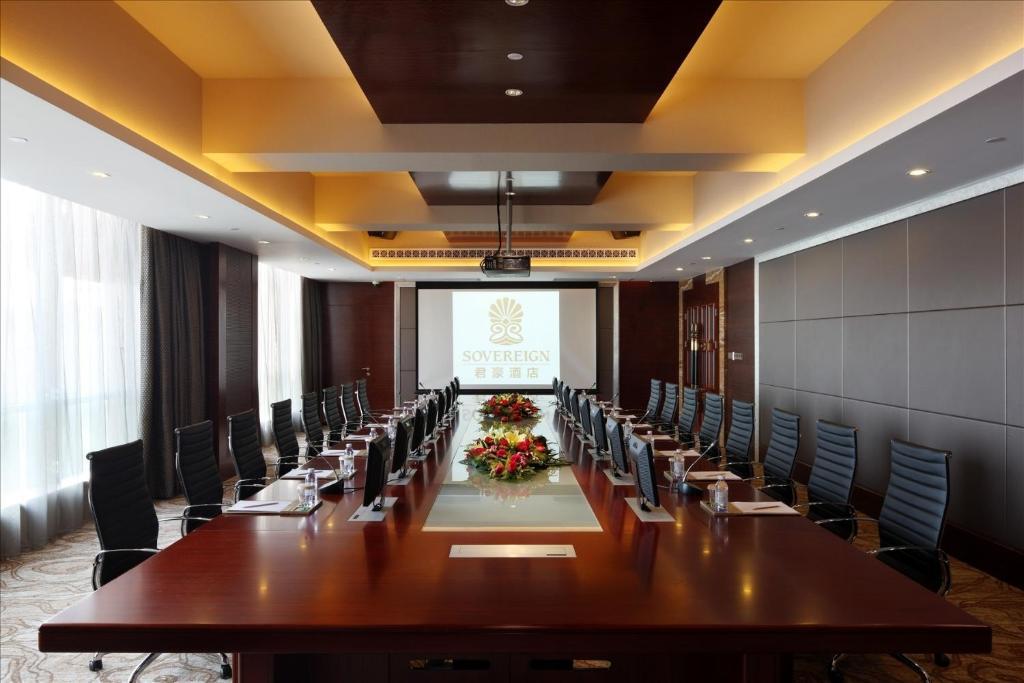 Sovereign Hotel Чжаньцзян Экстерьер фото