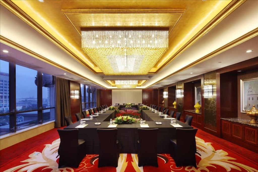 Sovereign Hotel Чжаньцзян Экстерьер фото