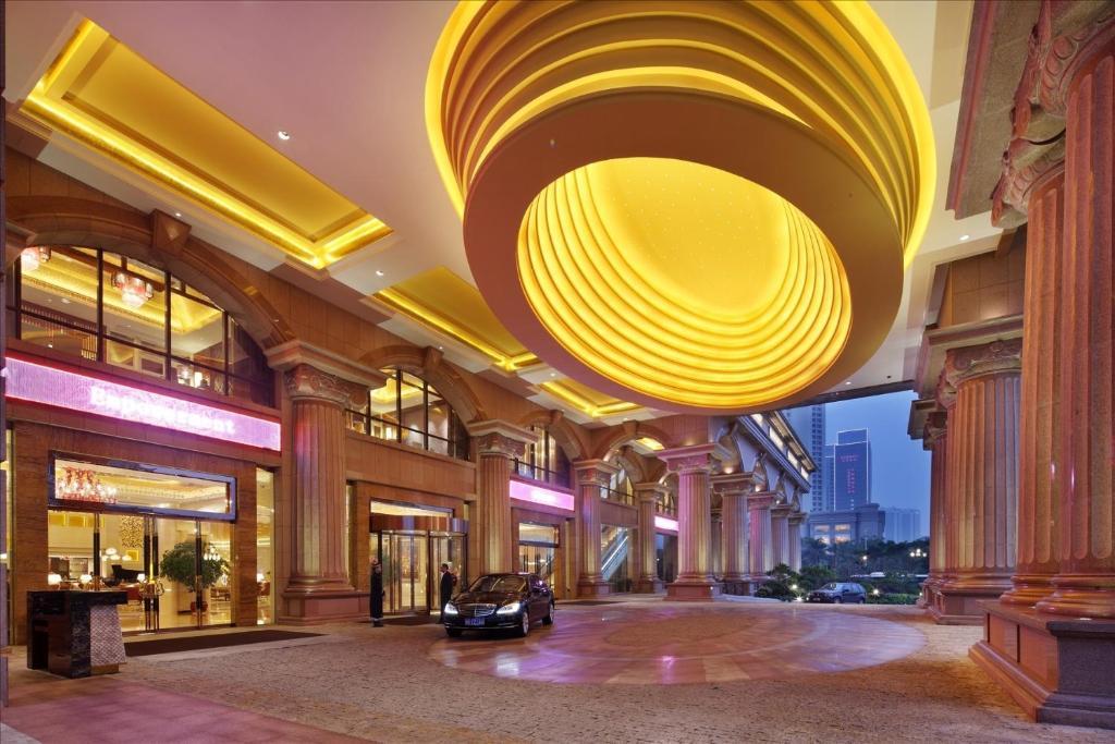 Sovereign Hotel Чжаньцзян Экстерьер фото