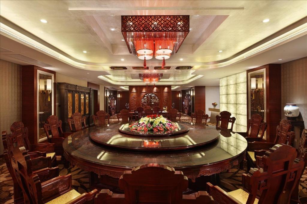 Sovereign Hotel Чжаньцзян Экстерьер фото