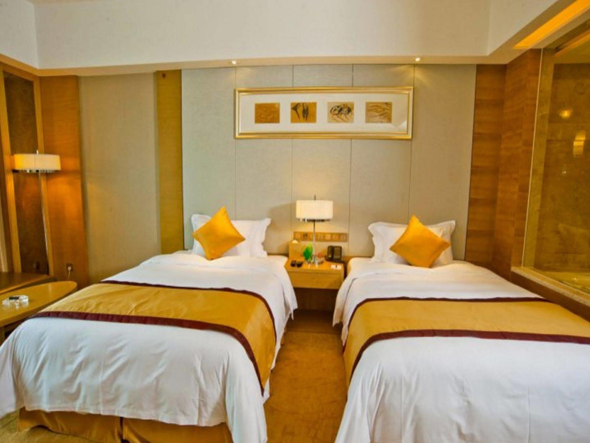 Sovereign Hotel Чжаньцзян Экстерьер фото